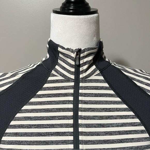 Lululemon Run Hills 1/2 Zip Gray Stripe Long Sleeve Pullover - Picture 3 of 14